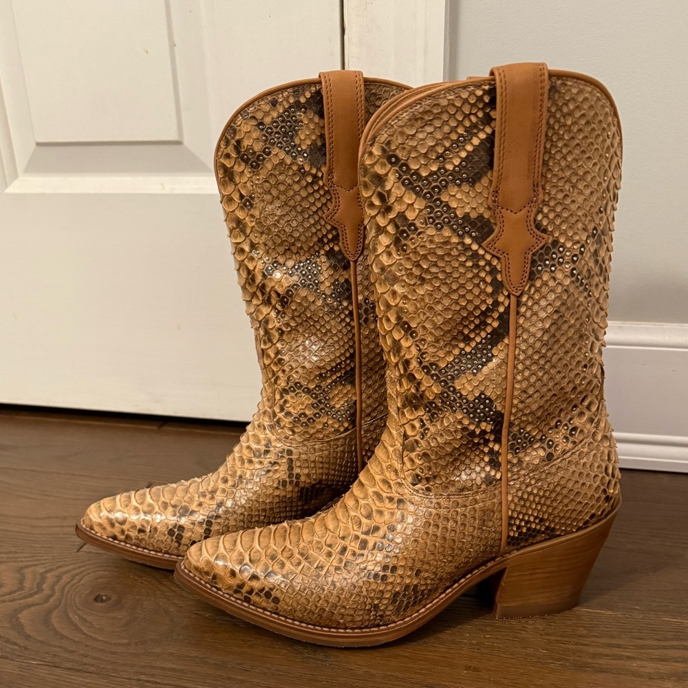 Brand new Tecovas Cassie in Natural Python